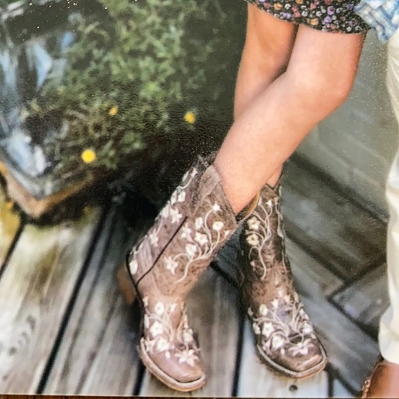 pinkcowboots
